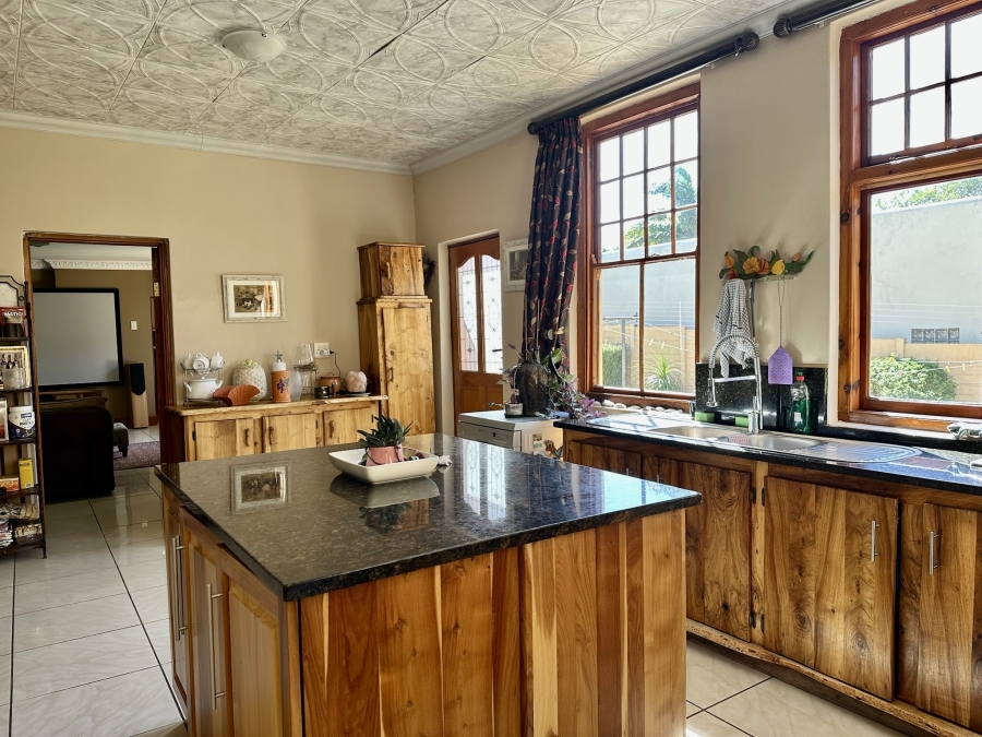 5 Bedroom Property for Sale in Mill Park Eastern Cape